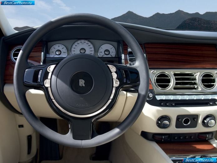 2010 Rolls-Royce Ghost - фотография 20 из 50