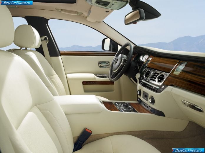 2010 Rolls-Royce Ghost - фотография 21 из 50 2010 Rolls-Royce Ghost - фотография 21 из 50