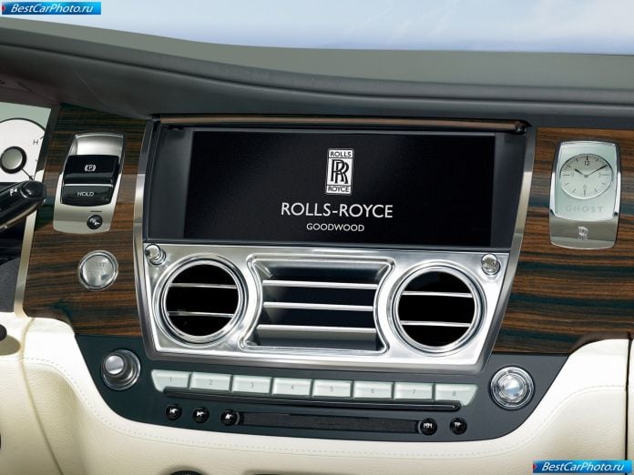 2010 Rolls-Royce Ghost - фотография 26 из 50