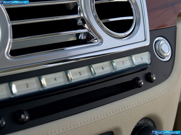 2010 Rolls-Royce Ghost - фотография 27 из 50