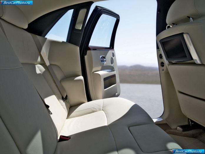 2010 Rolls-Royce Ghost - фотография 30 из 50