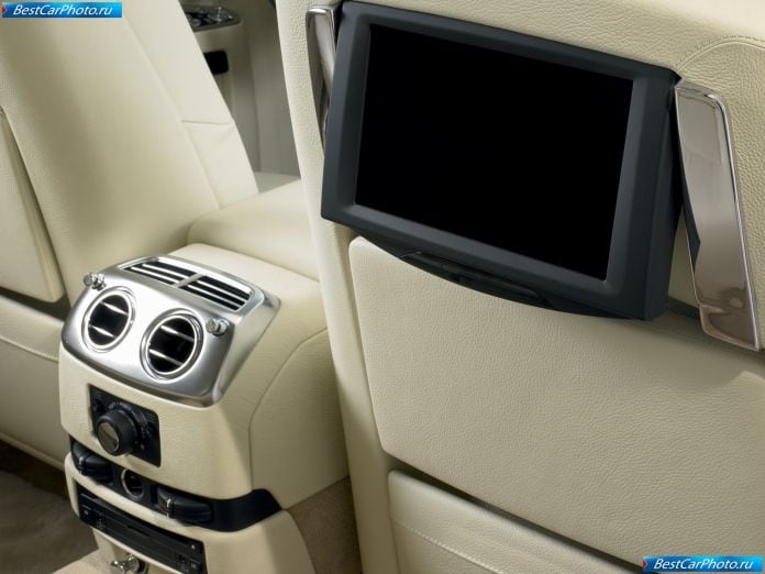 2010 Rolls-Royce Ghost - фотография 33 из 50