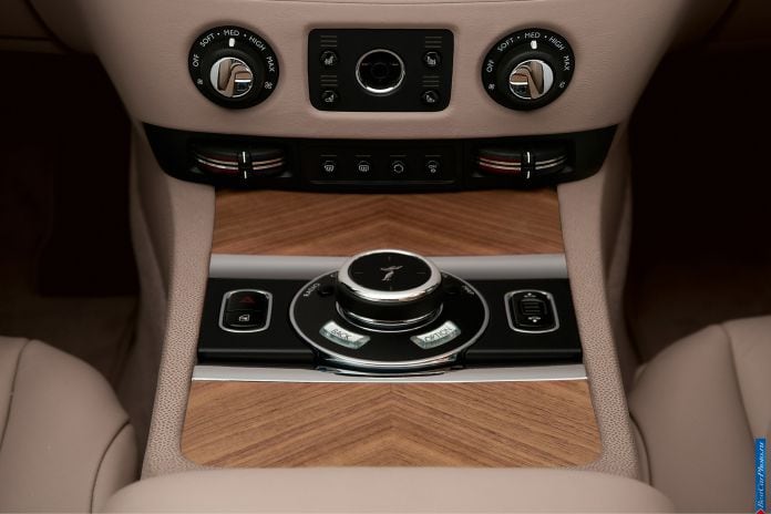 2014 Rolls-Royce Wraith - фотография 28 из 31 2014 Rolls-Royce Wraith - фотография 28 из 31