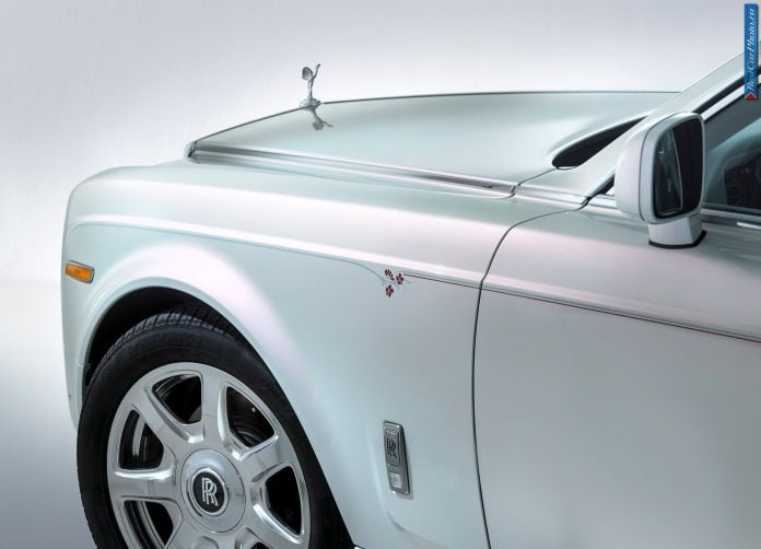 2015 Rolls-Royce Phantom Serenity - фотография 13 из 16 2015 Rolls-Royce Phantom Serenity - фотография 13 из 16