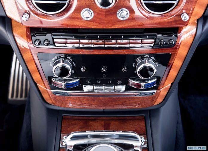 2018 Rolls-Royce Phantom - фотография 128 из 178 2018 Rolls-Royce Phantom - фотография 128 из 178
