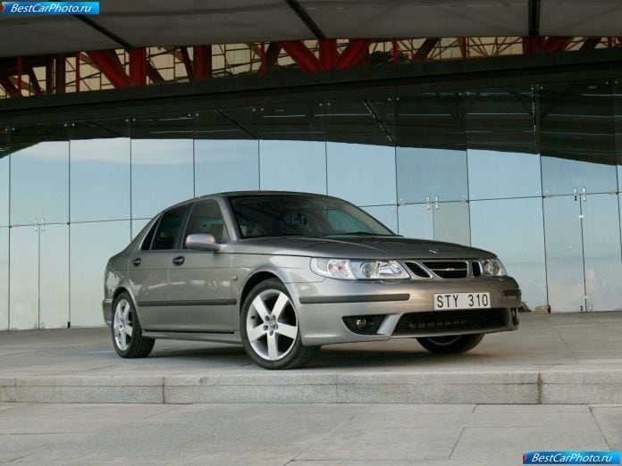 2004 Saab 9-5 Sedan - фотография 2 из 64