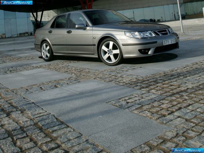 2004 Saab 9-5 Sedan - фотография 3 из 64
