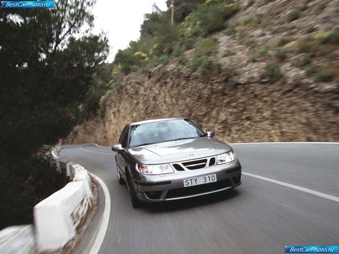 2004 Saab 9-5 Sedan - фотография 9 из 64