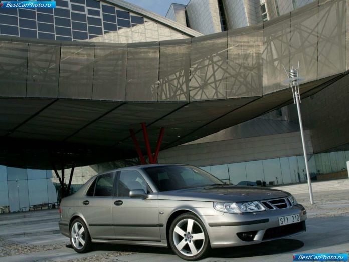 2004 Saab 9-5 Sedan - фотография 13 из 64 2004 Saab 9-5 Sedan - фотография 13 из 64