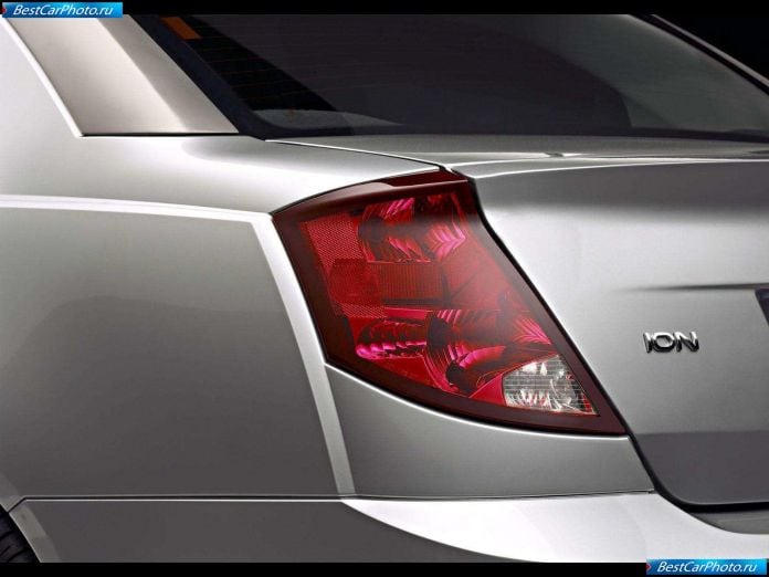 2003 Saturn Ion Sedan - фотография 18 из 20