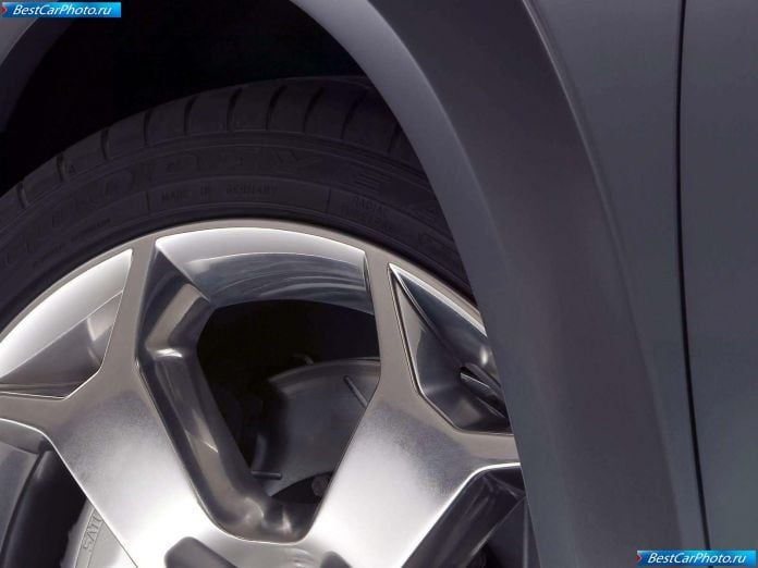 2005 Saturn Aura Concept - фотография 14 из 17