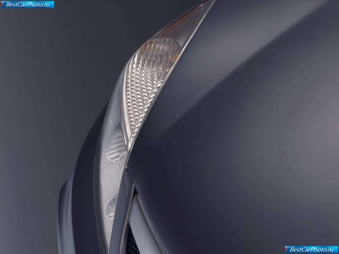 2005 Saturn Aura Concept - фотография 17 из 17