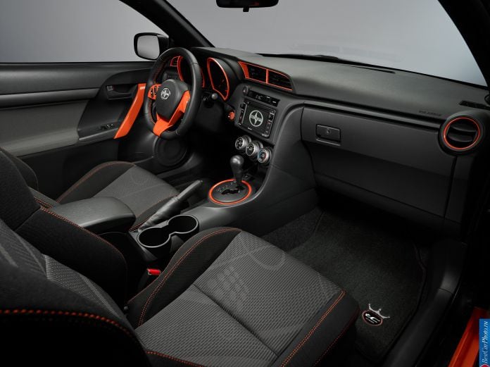 2015 Scion tC Release Series 9.0 - фотография 10 из 12