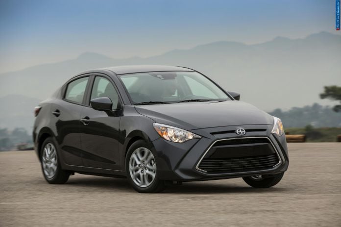 2016 Scion iA - фотография 1 из 27