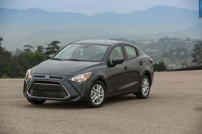 2016 Scion iA - фотография 2 из 27