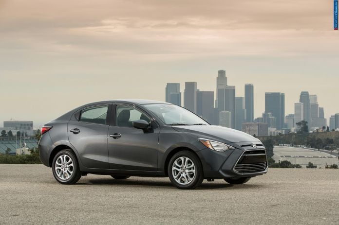 2016 Scion iA - фотография 3 из 27