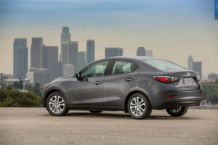 2016 Scion iA - фотография 4 из 27