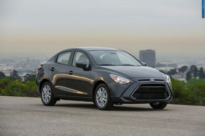 2016 Scion iA - фотография 5 из 27