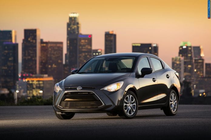 2016 Scion iA - фотография 6 из 27
