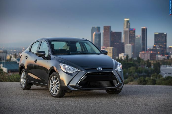 2016 Scion iA - фотография 8 из 27