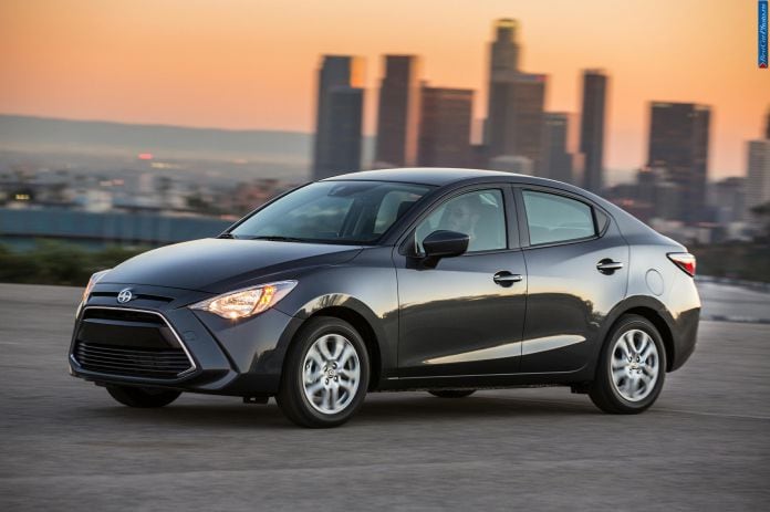 2016 Scion iA - фотография 9 из 27