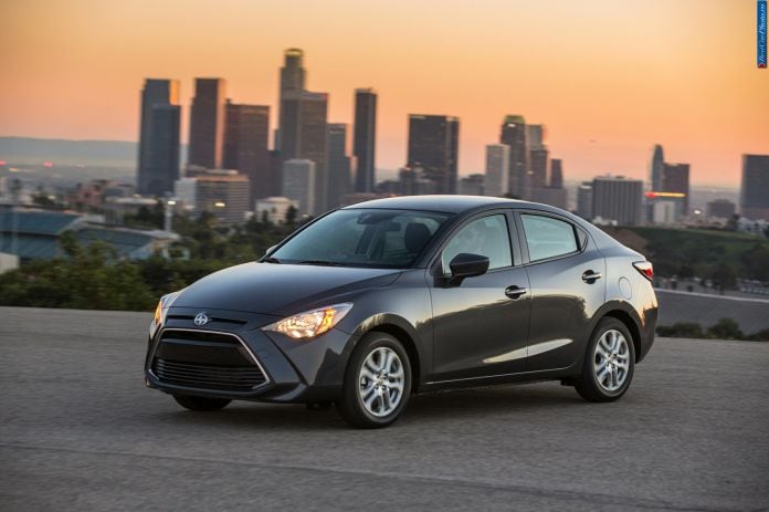 2016 Scion iA - фотография 10 из 27
