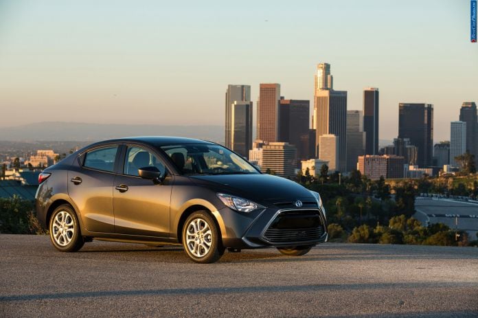2016 Scion iA - фотография 11 из 27