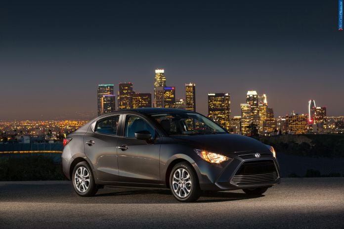 2016 Scion iA - фотография 12 из 27