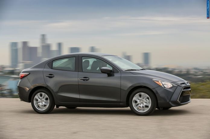 2016 Scion iA - фотография 14 из 27