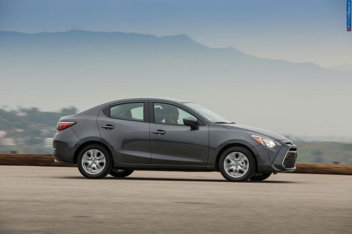2016 Scion iA - фотография 15 из 27