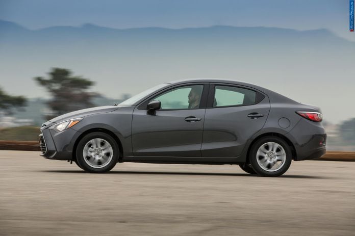 2016 Scion iA - фотография 16 из 27