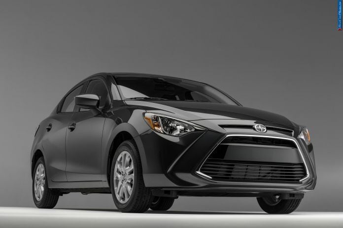 2016 Scion iA - фотография 19 из 27