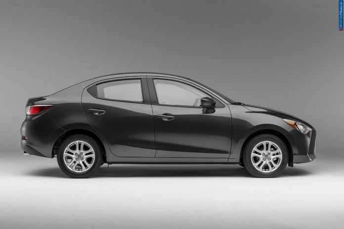 2016 Scion iA - фотография 21 из 27