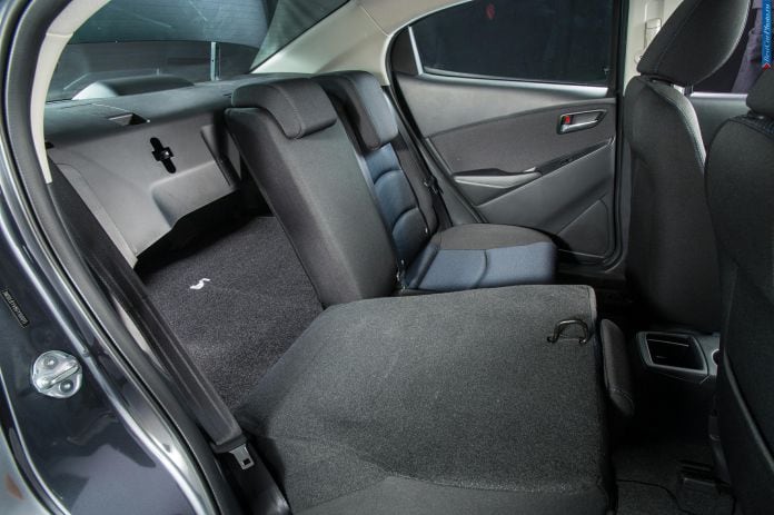 2016 Scion iA - фотография 24 из 27