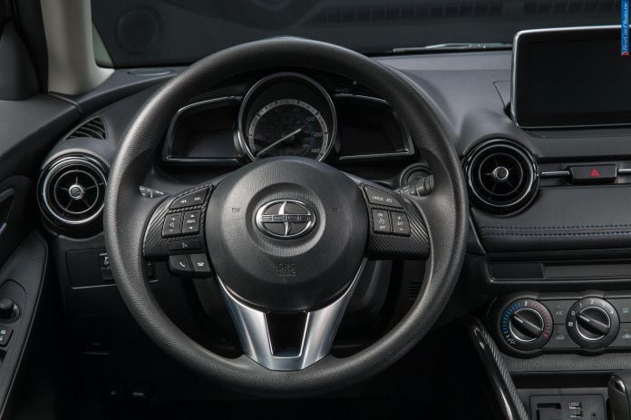 2016 Scion iA - фотография 26 из 27