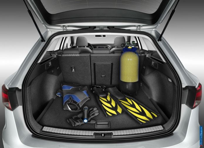 2014 Seat Leon ST - фотография 9 из 12