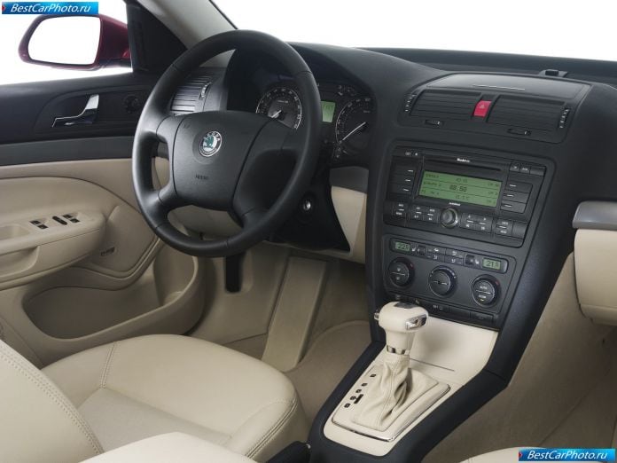 2005 Skoda Octavia - фотография 31 из 53