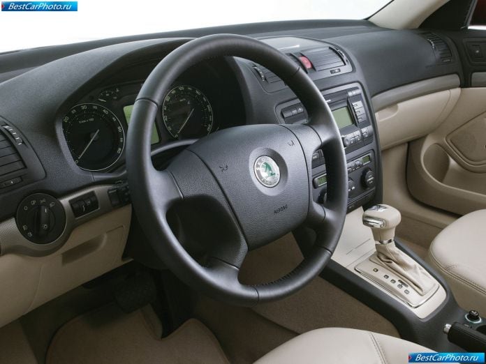 2005 Skoda Octavia - фотография 33 из 53