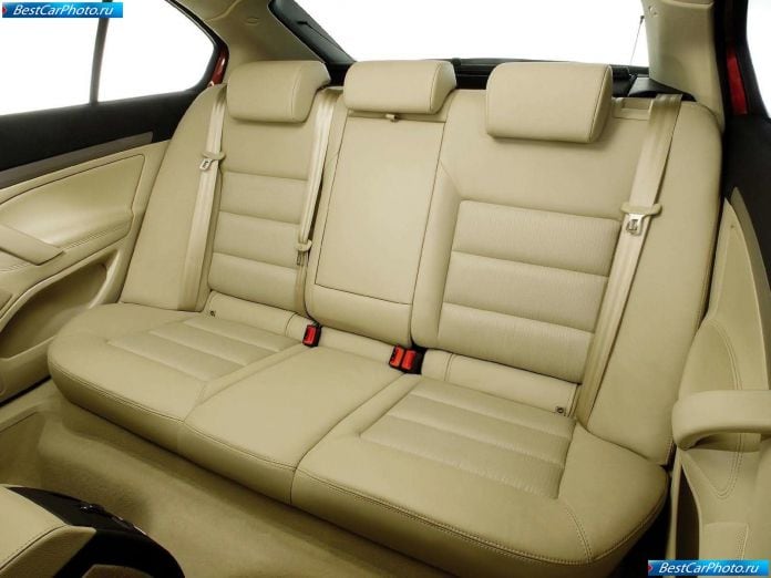 2005 Skoda Octavia - фотография 35 из 53