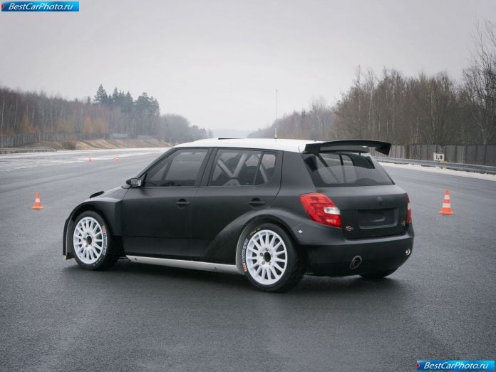2009 Skoda Fabia Super 2000 - фотография 2 из 2 2009 Skoda Fabia Super 2000 - фотография 2 из 2