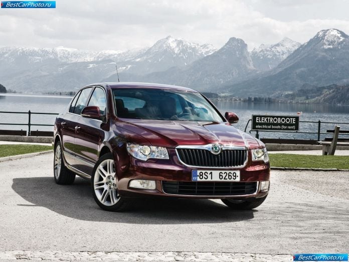 2009 Skoda Superb - фотография 1 из 81