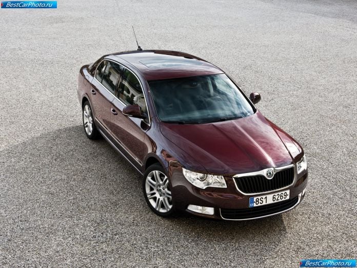 2009 Skoda Superb - фотография 2 из 81