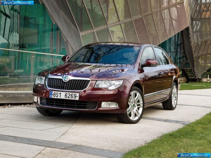 2009 Skoda Superb - фотография 3 из 81