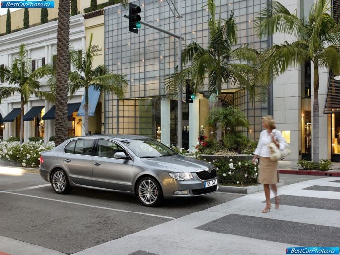 2009 Skoda Superb - фотография 16 из 81