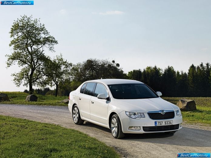 2009 Skoda Superb Greenline - фотография 2 из 25 2009 Skoda Superb Greenline - фотография 2 из 25