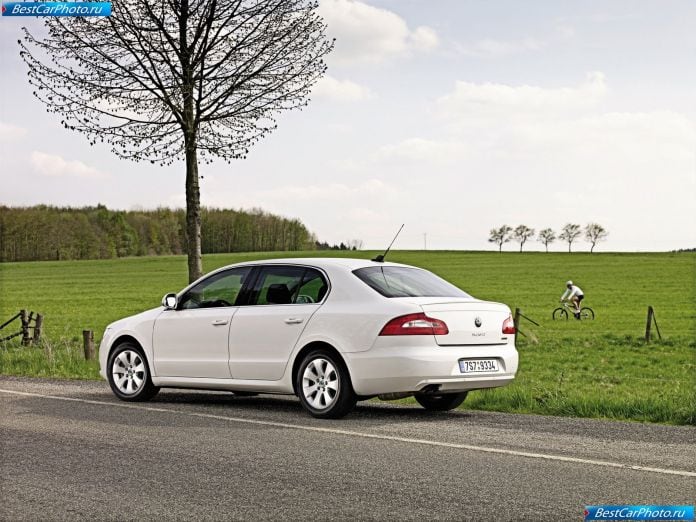 2009 Skoda Superb Greenline - фотография 11 из 25 2009 Skoda Superb Greenline - фотография 11 из 25
