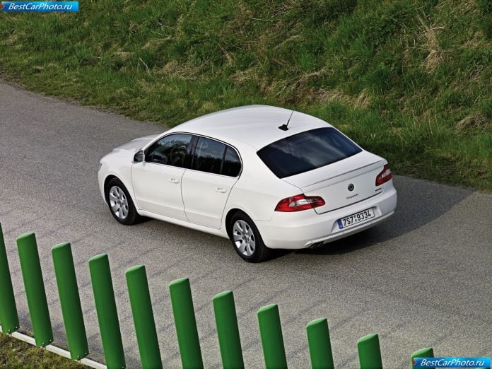 2009 Skoda Superb Greenline - фотография 13 из 25