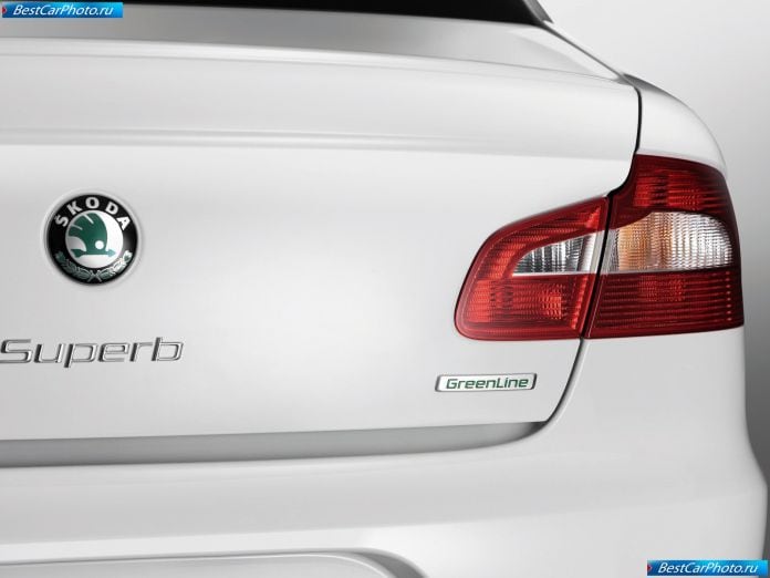 2009 Skoda Superb Greenline - фотография 21 из 25 2009 Skoda Superb Greenline - фотография 21 из 25