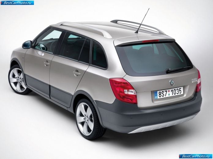2010 Skoda Fabia Scout - фотография 28 из 30 2010 Skoda Fabia Scout - фотография 28 из 30