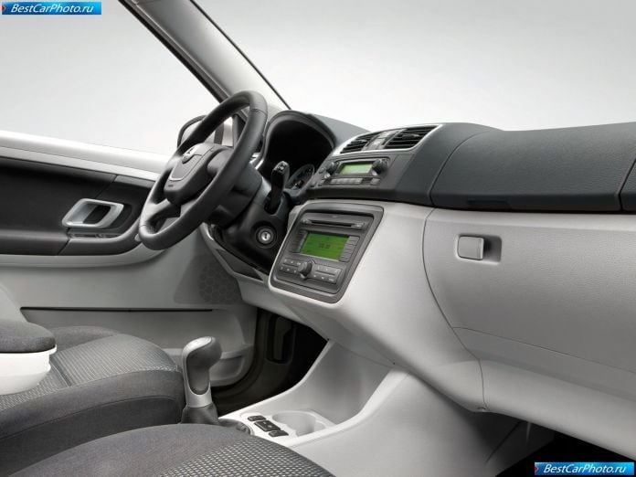 2010 Skoda Fabia Scout - фотография 29 из 30 2010 Skoda Fabia Scout - фотография 29 из 30